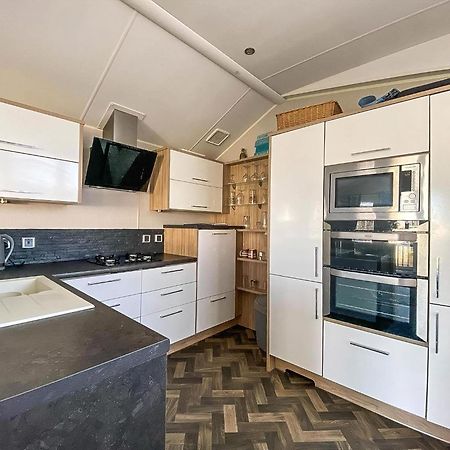 Luxury Caravan At Seaview Holiday Park In Kent Ref 47034Pb Whitstable Exterior photo